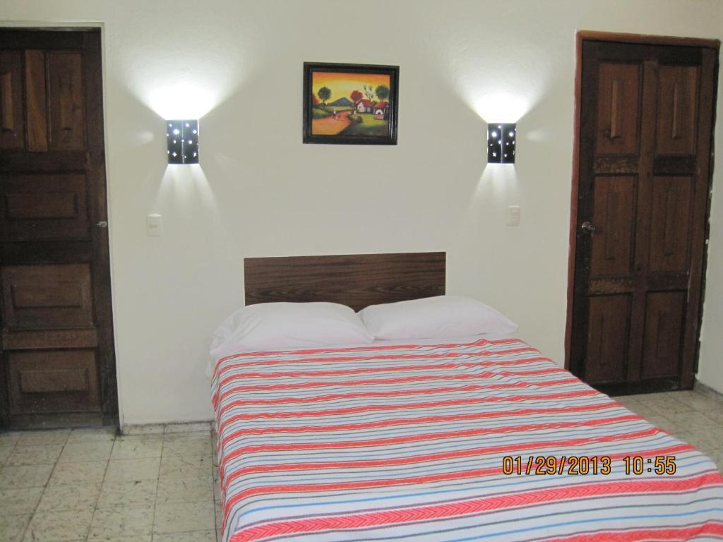 Hostal Dona Marta San Salvador Pokoj fotografie