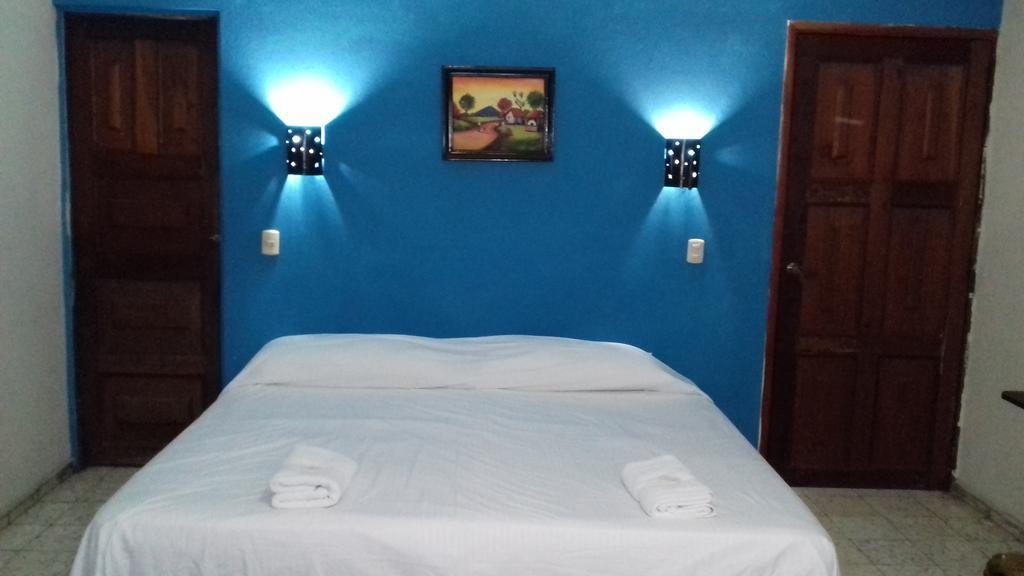 Hostal Dona Marta San Salvador Exteriér fotografie